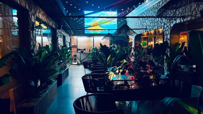 Caper – Rooftop Bistro